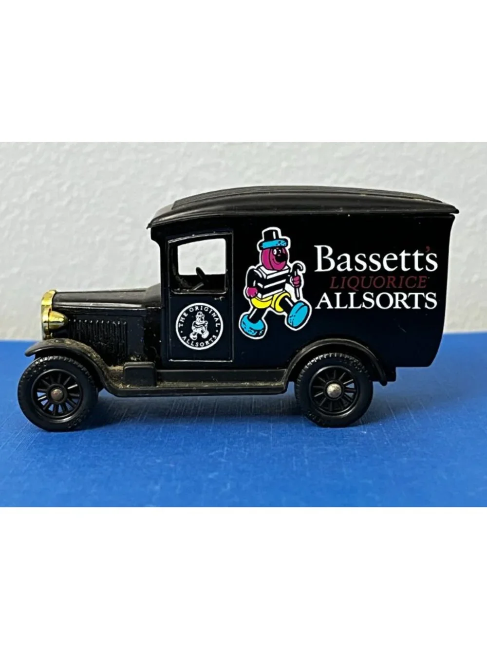 Lledo Days Gone Model A Ford Van Black Bassett's Liquorice Allsorts